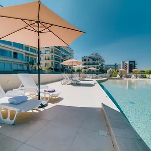 Emerald Suites Luxury Apartment